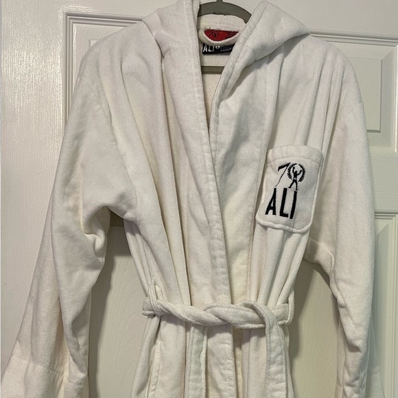 MUHAMMAD ALI’s 70th ANNIVERSARY TRIBUTE ROBE- WHITE HOODED ROBE UNISEX-L - Picture 5 of 6